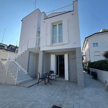 Giulia Family Apartments- Leresidenzedijesolo Apartmán *